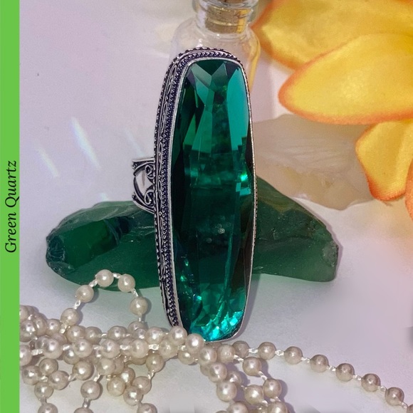 💚💚 Green Quartz Gemstone Chunky Handmade Cocktail Ring - Picture 2 of 8